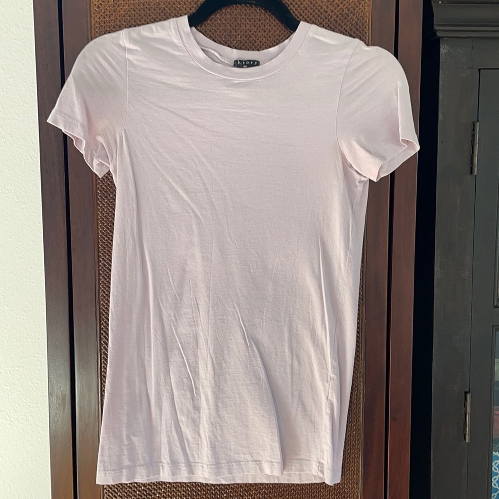 Theory size M Lavender Women’s T - like new!